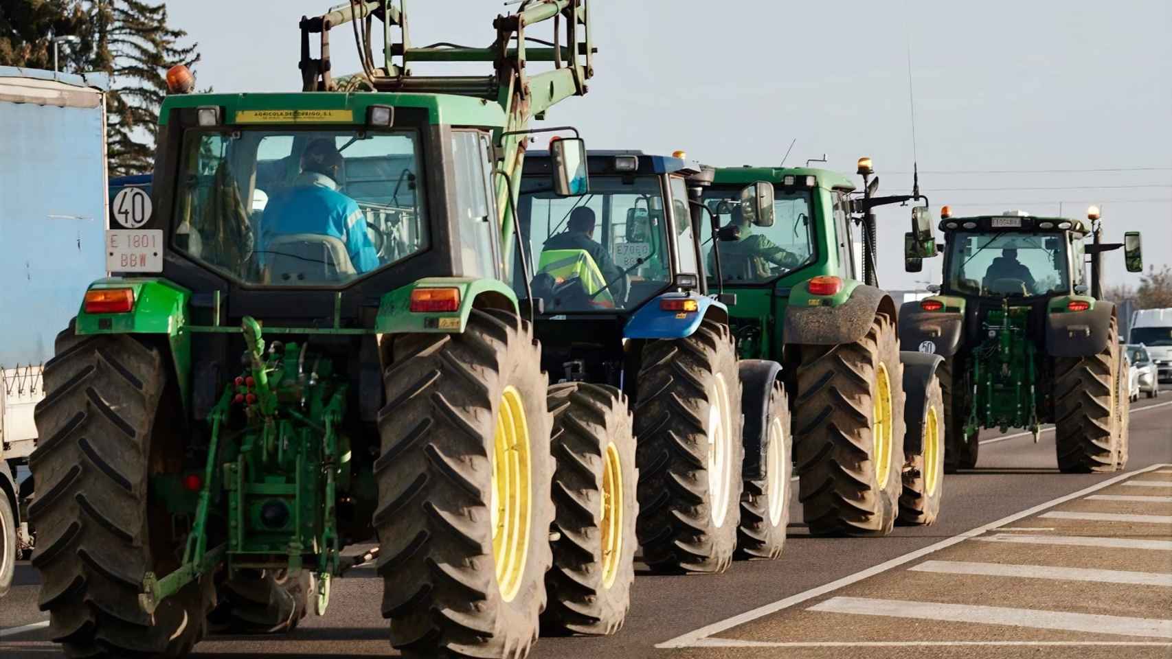 Concentración de tractores en las carreteras españolas en febrero de 2024.