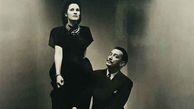Salvador Dalí y su esposa Gala, 1947. Fotografía de Irvig Penn de la exposición 'Chronorama'. © Salvador Martinez Mas.