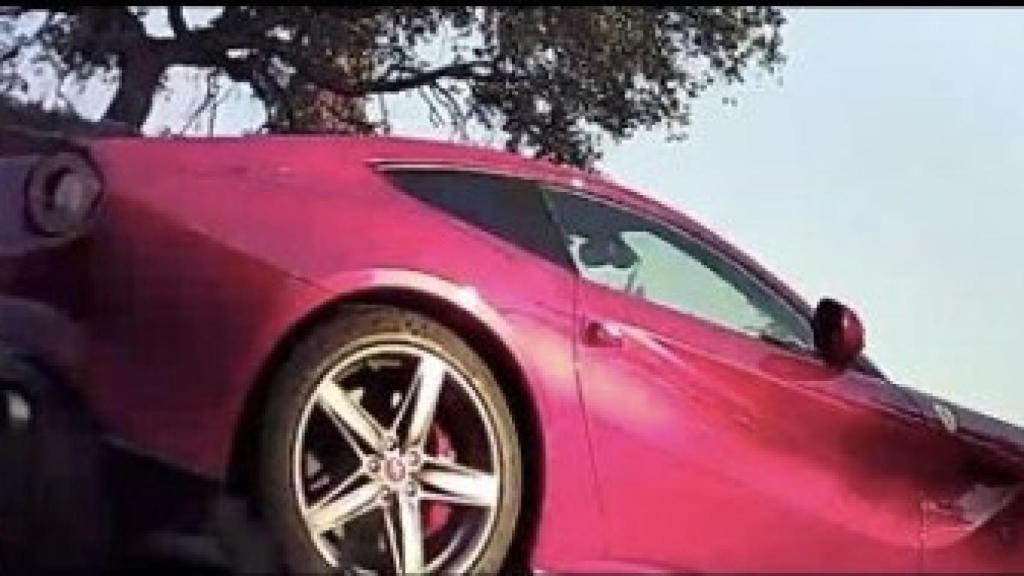 El Ferrari F12 que Víctor de Aldama se compró tras las adjudicaciones, en una imagen captada por la Guardia Civil.