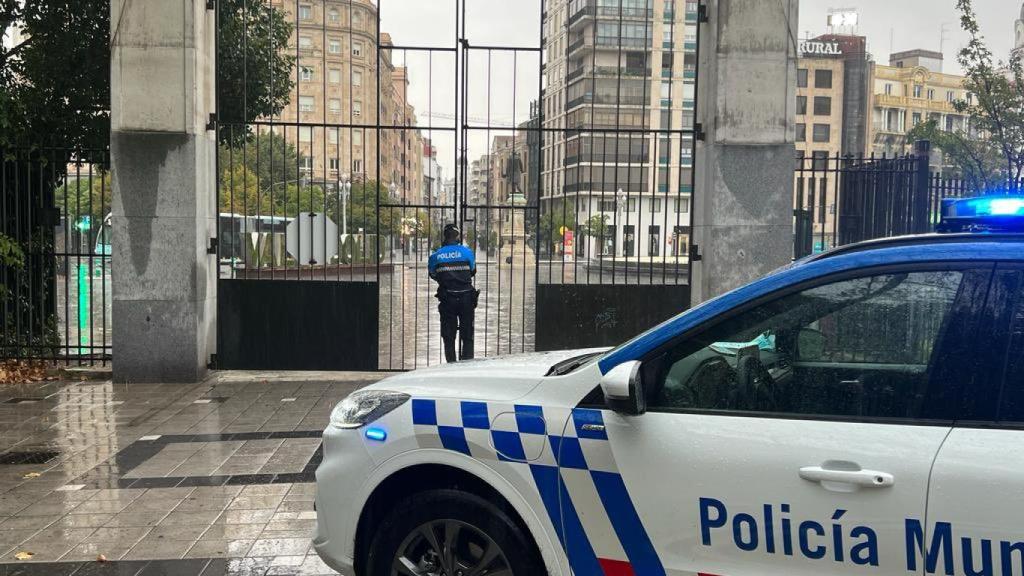 La Policía Municipal de Valladolid cierra el Campo Grande por la alerta de viento