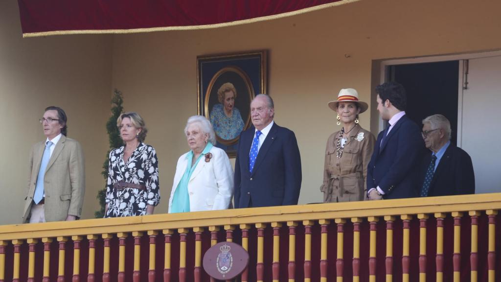 Fernando Gómez-Acebo, en la Feria Taurina de Aranjuez, junto a su tío Juan Carlos.