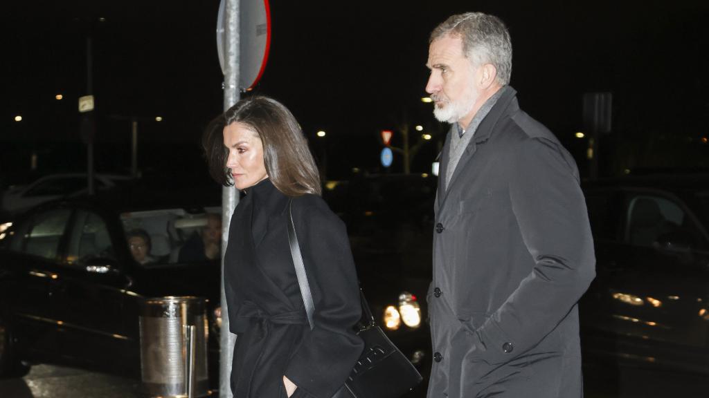 Los Reyes, visiblemente serios y discretos, en la misa funeral de Fernando Gómez-Acebo.