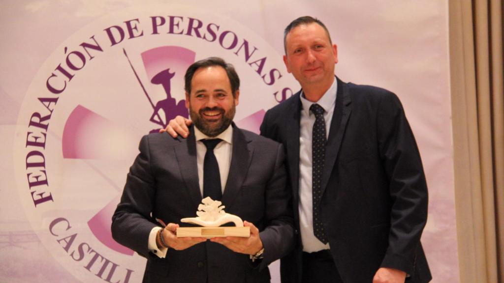 FESORMANCHA premia a Paco Núñez. Foto: PP CLM.