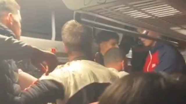 Imagen de la pelea del pasado miércoles en un autobús público de Lanzarote.
