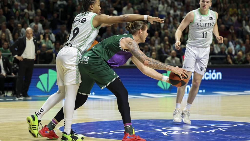 Dylan Osetkowski durante el Unicaja vs. Surne Bilbao Basket