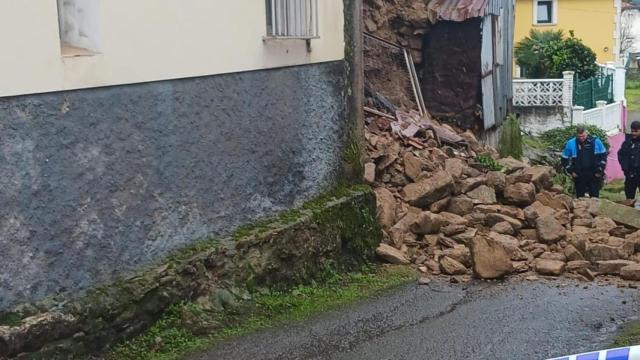 La lluvia derriba una vivienda.