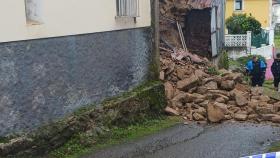 La lluvia derriba una vivienda.