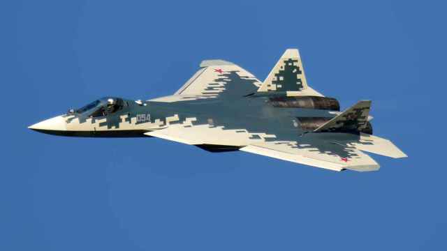 Caza ruso Su-57 en pleno vuelo