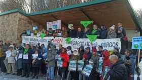 Los manifestantes se concentran en Robregordo para pedir el tren directo entre Madrid y Burgos
