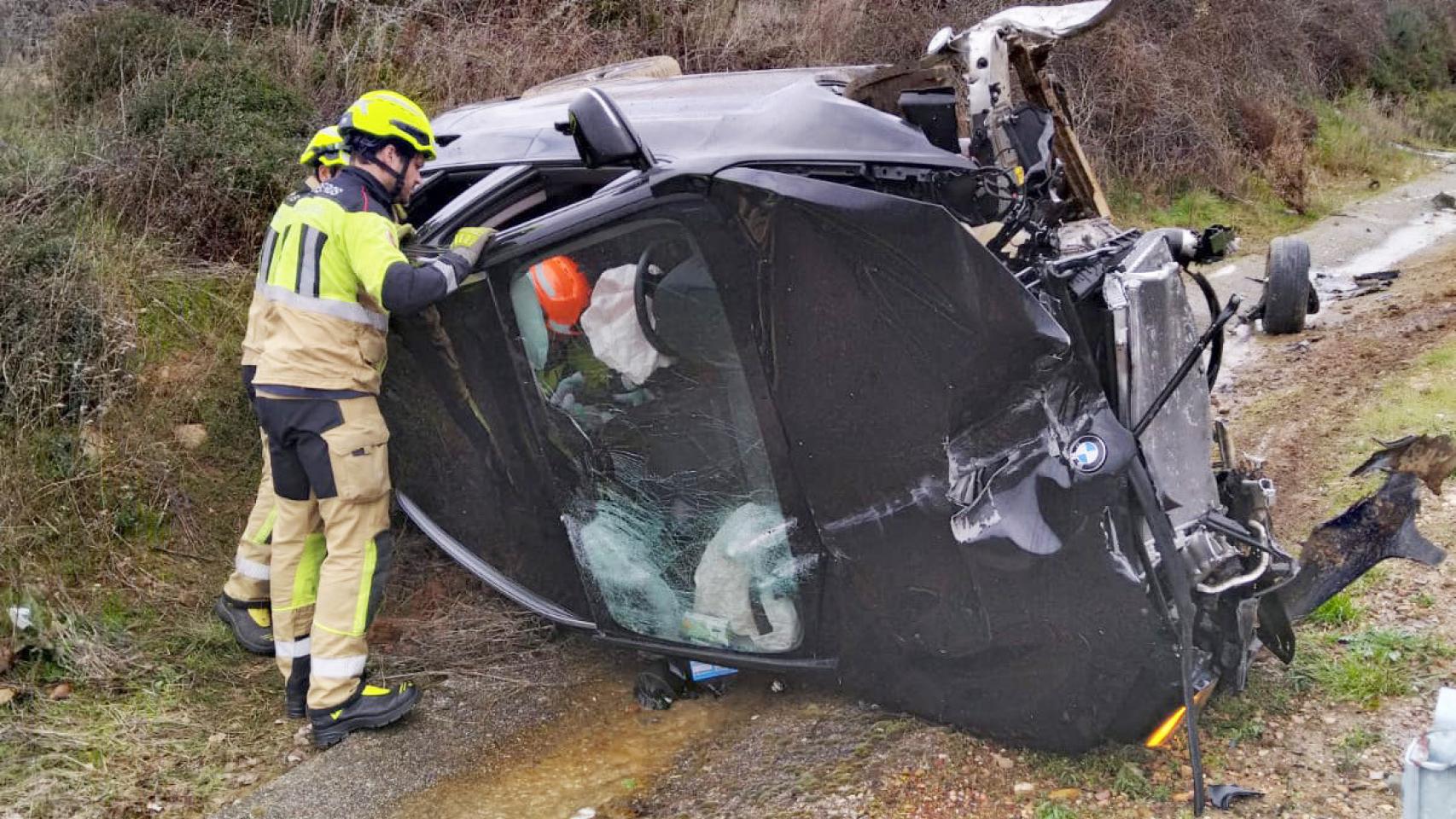 Los Bomberos de Ponferrada interviniendo en el accidente de la A-6