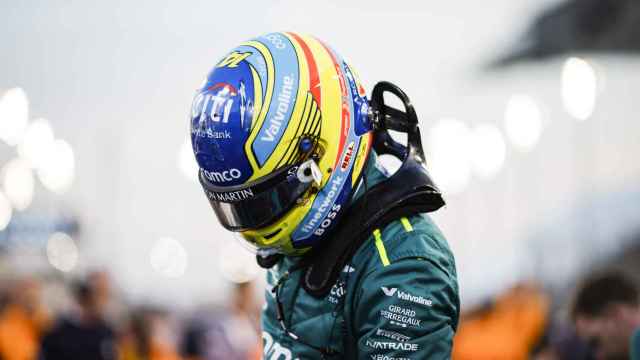Fernando Alonso, tras bajarse del Aston Martin en el GP de Baréin.