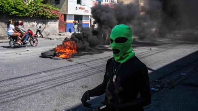 Pandillero armado en las calles de Puerto Príncipe (Haití)