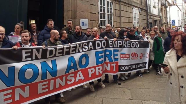 Protesta de Einsa Print ante el Consello Galego de Relacións Laborais.