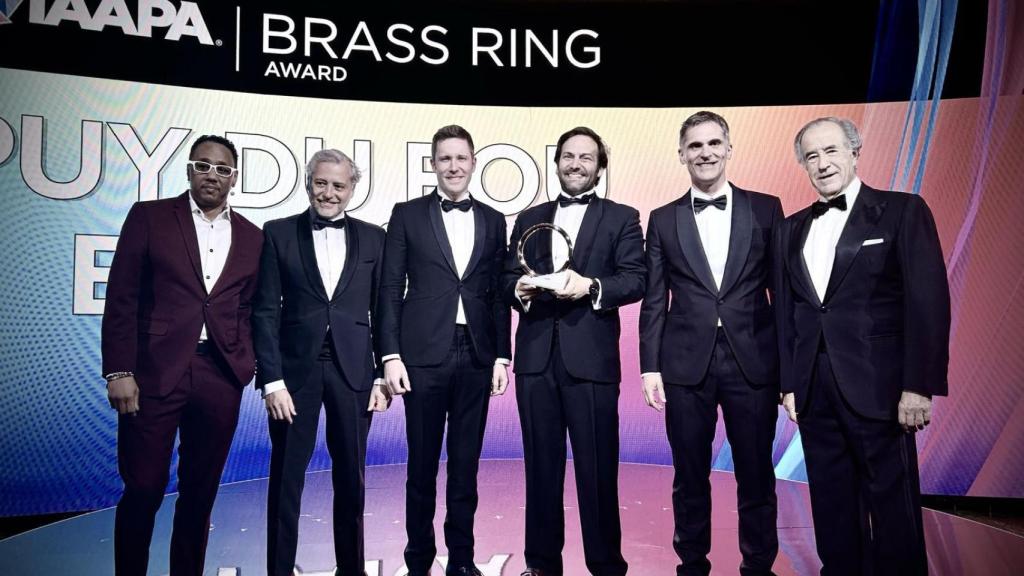 El consejero delegado de Puy du Fou, Erwan de la Villeon, ha encabezado la delegación del parque toledano.