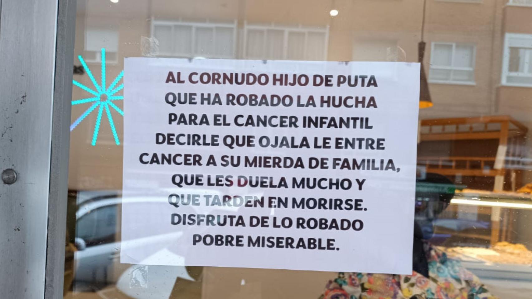 Imagen del cartel en la pastelería Ricardo Blanco de Valladolid