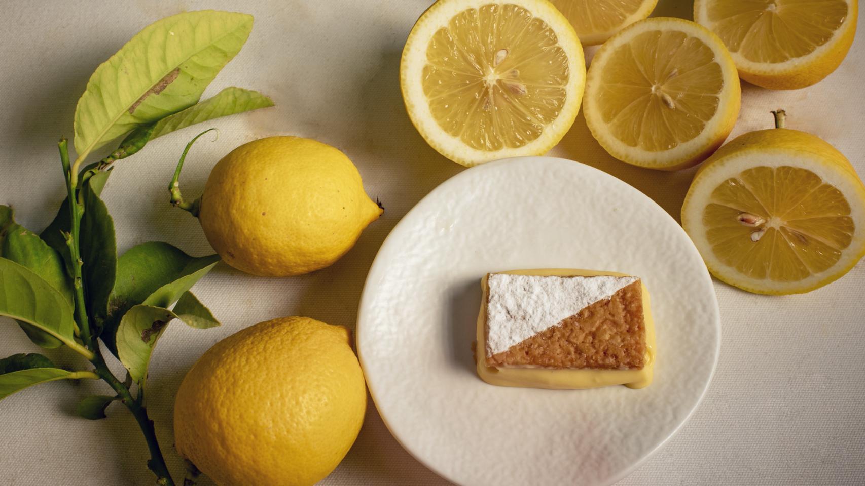 Mini milhoja de merengue de limón de la Región de Murcia.