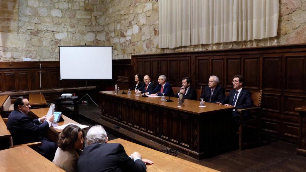 El rector, Ricardo Rivero, y el presidente suplente del CGPJ, Vicente Guilarte, en un curso en la USAL