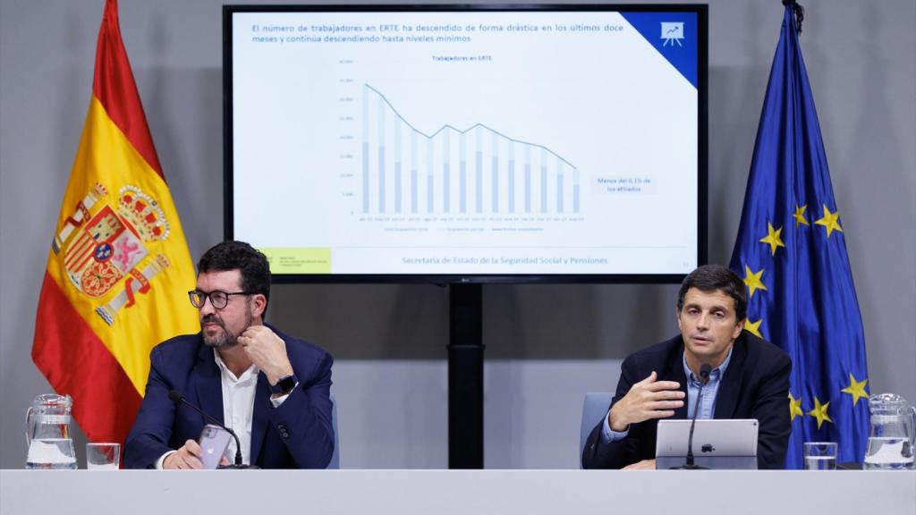 El secretario de Estado de Empleo, Joaquín Pérez Rey (i), y el secretario de Estado de Seguridad Social y Pensiones, Borja Suárez (d), en una imagen de archivo.