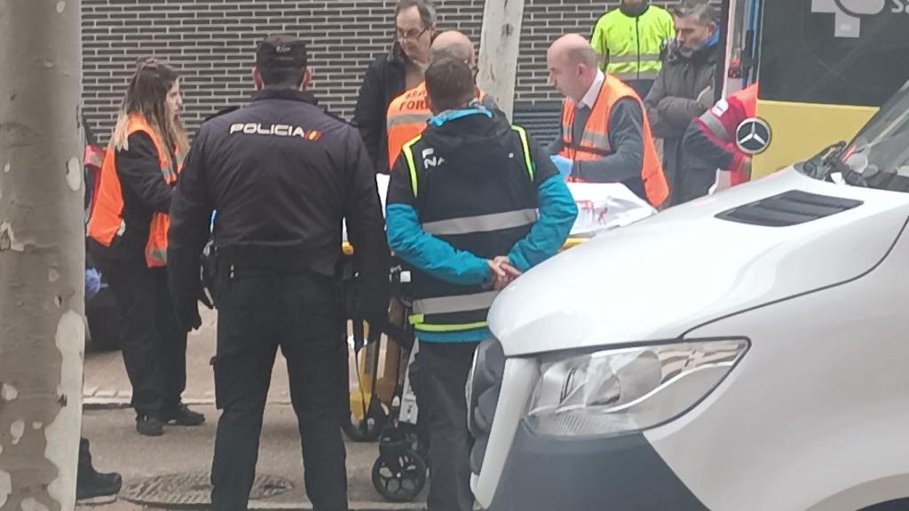 El servicio forense traslada al fallecido