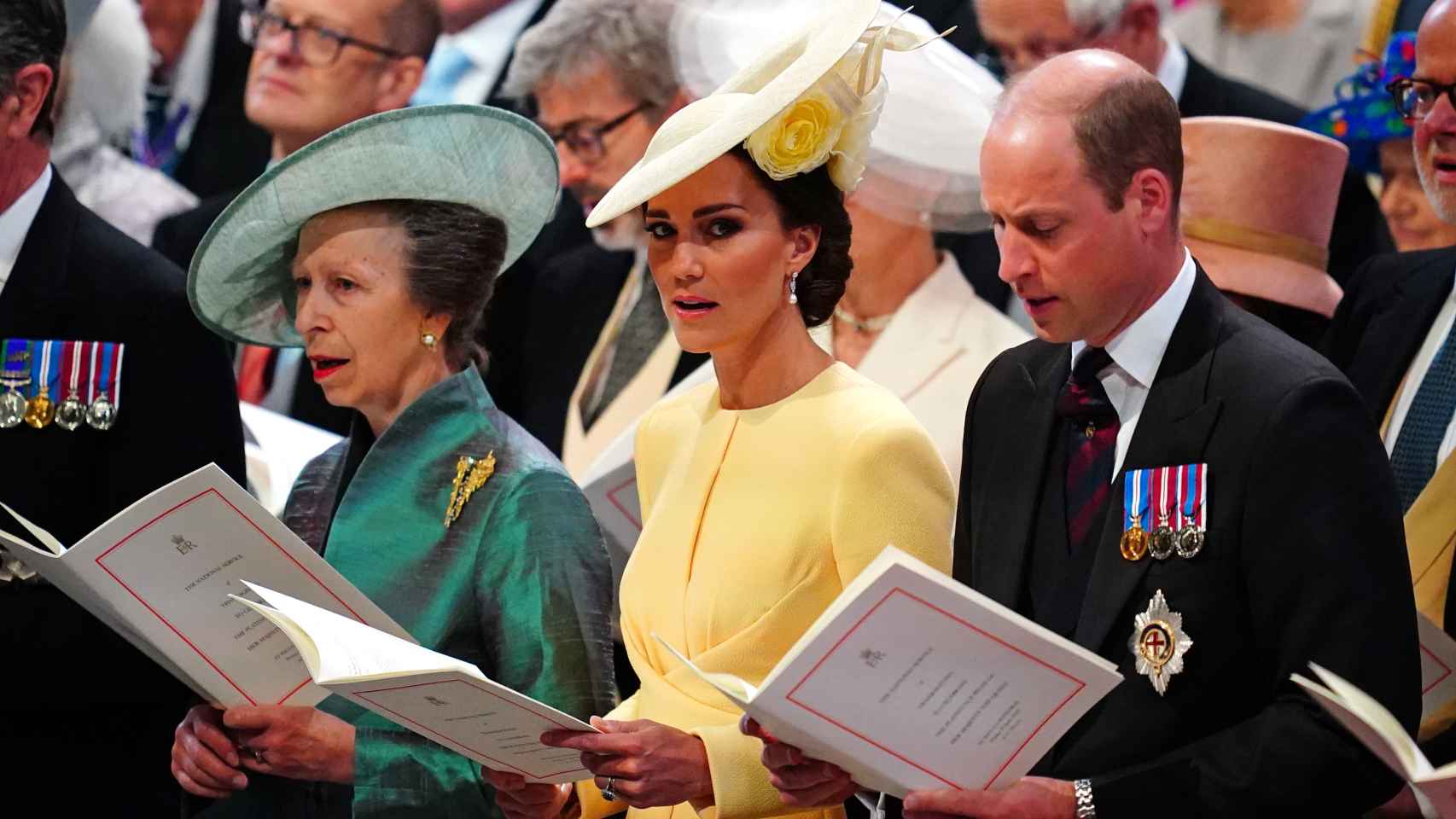 Guillermo de Inglaterra, su esposa, Kate, y la princesa Ana en el Servicio de Acción de Gracias, en junio de 2022, en Londres.