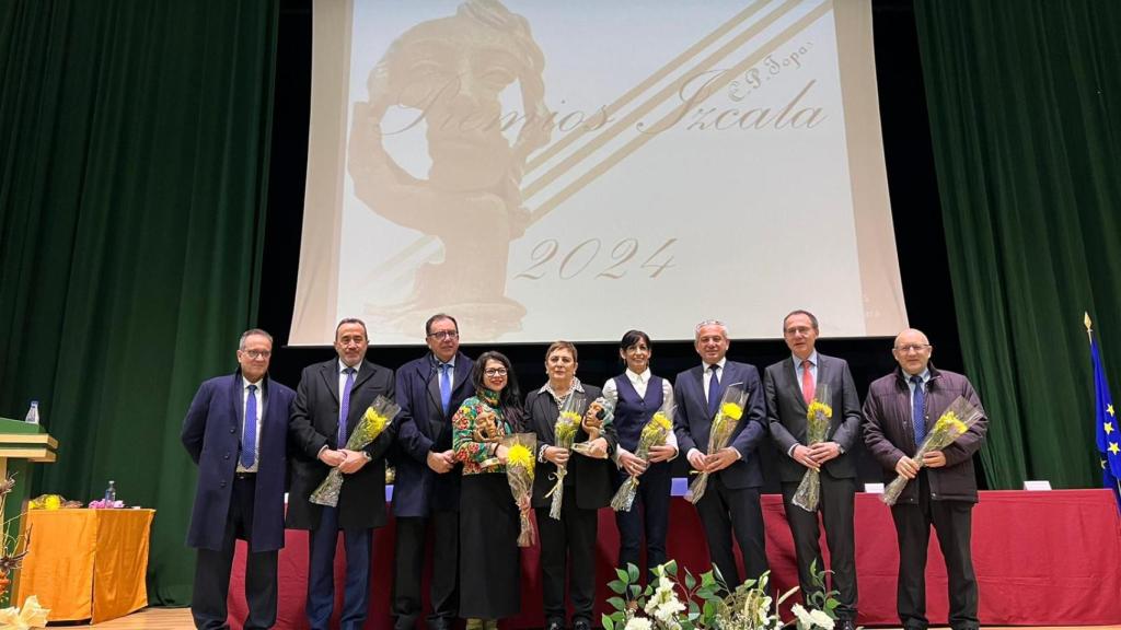 Nicanor Sen asiste en el Centro Penitenciario de Topas a un homenaje a la mujer