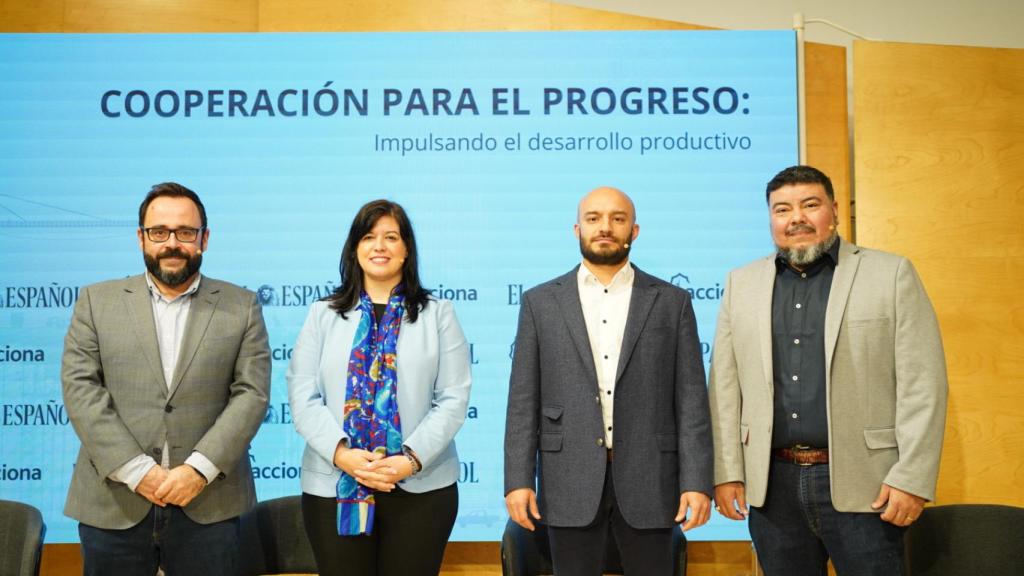 De izquierda a derecha: Eduardo Ortega (EL ESPAÑOL), Blanca Calleja (CODESPA), Laércio Santos (ACCIONA) y Agapito Ledezma (UC3M)