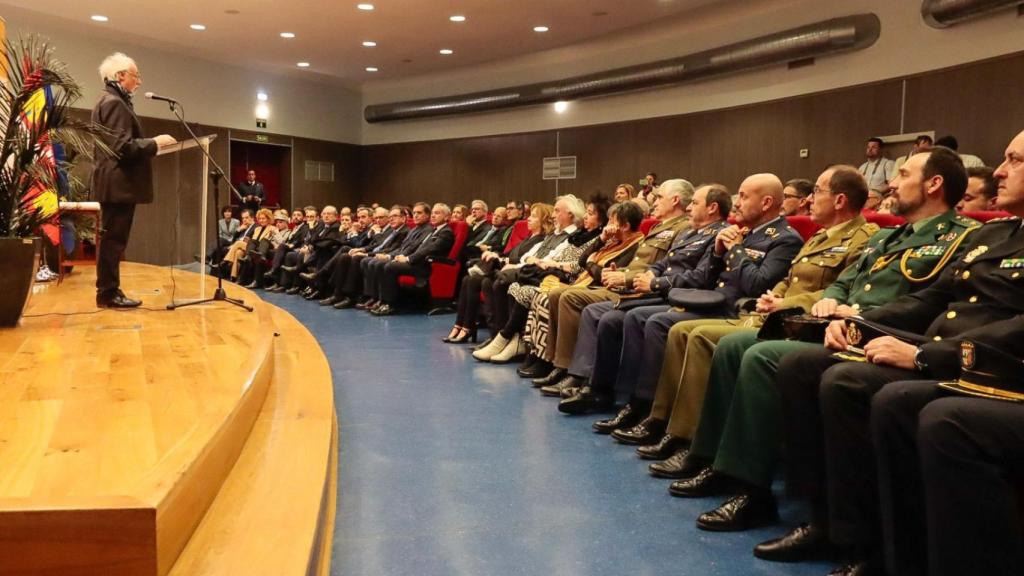 Homenaje de entrega de la Orden del Mérito Civil a Encarnación Álvarez