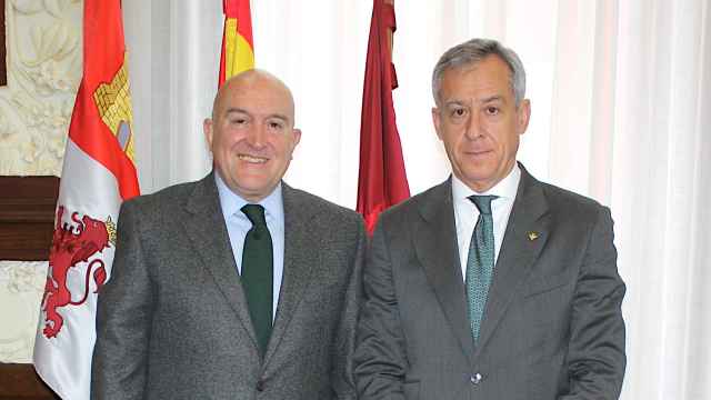 El alcalde de Valladolid, Jesús Julio Carnero; y el presidente de Eurocaja Rural, Javier López Martín