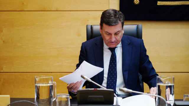 El consejero de Economía y Hacienda, Carlos Fernández Carriedo, en su comparecencia de este lunes en las Cortes.