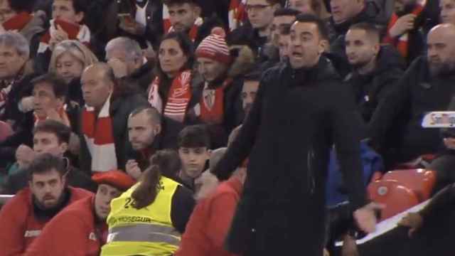 El enfado de Xavi con los jugadores del Barça en San Mamés