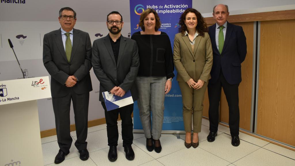 El delegado de Iberdrola en CLM, Javier Nicolás; el Director de Fundación Santa María la Real, Álvaro Retortillo; la consejera de Economía, Patricia Franco; la viceconsejera de Empleo, Nuria Berta Chust; y el director de Fundación Iberdrola, Ramón Castresana.