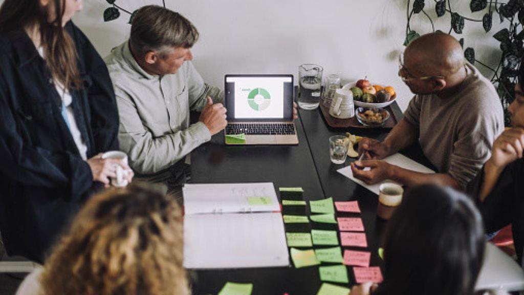 Imagen de archivo  de un equipo de trabajadores en una oficina (Getty Images).