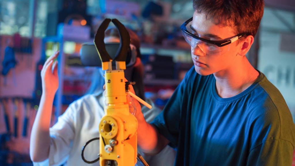 Trabajador industria tecnológica.