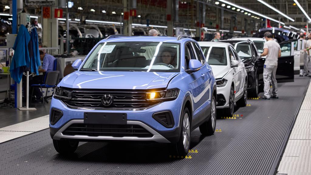 El Volkswagen T-Cross en la línea de producción.