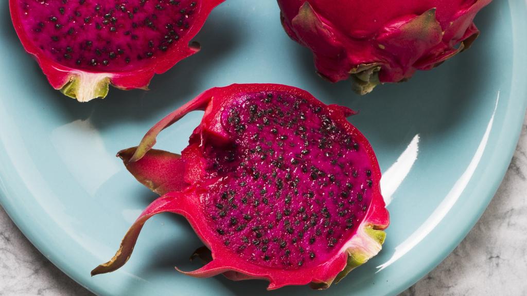La fruta del dragón se puede encontrar en diferentes formas.