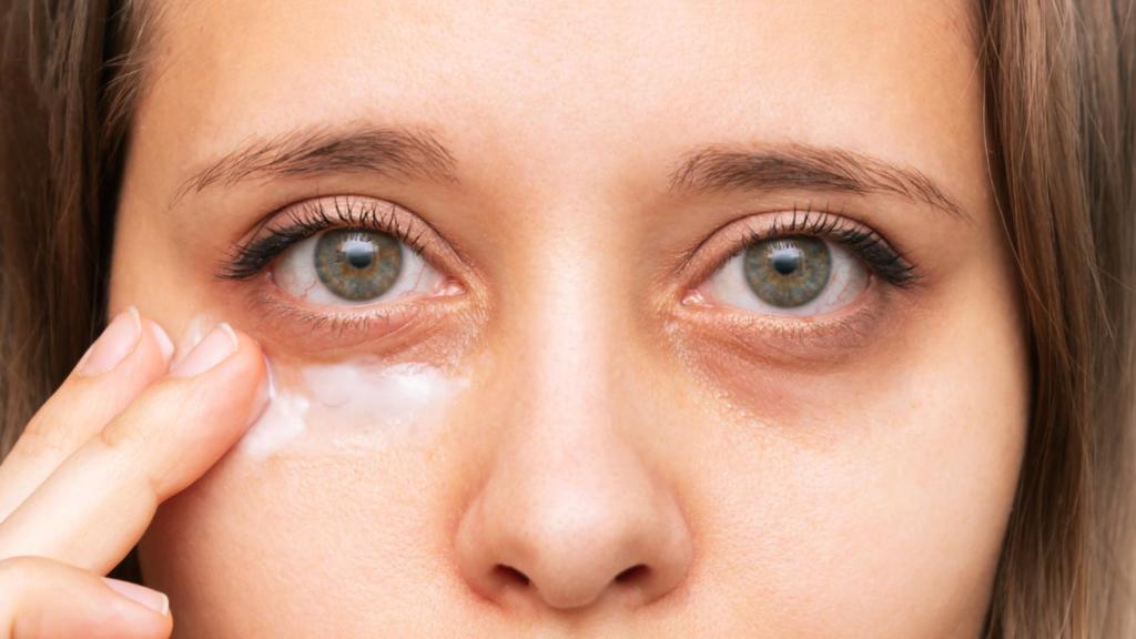 Los usuarios de la red emplean la Nivea para aclarar sus ojeras.