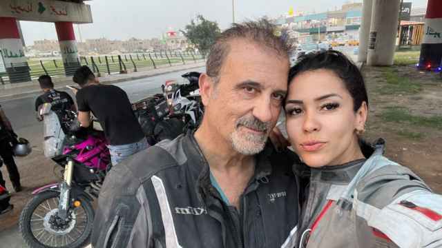 Vicente y Fernanda (@vueltaalmundoenmoto), en su paso por Iraq.