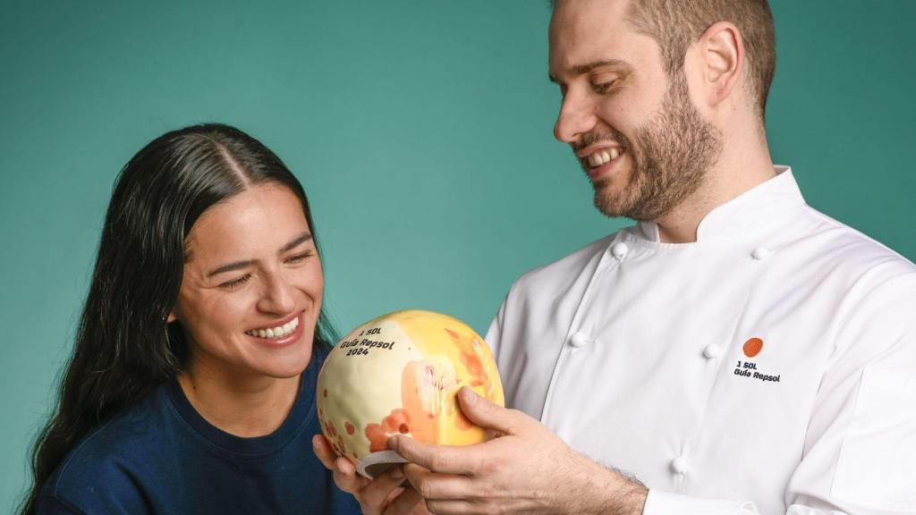 Áxel Smyth y Claudia Merchán, su mano derecha y segunda de cocina de Simpar.