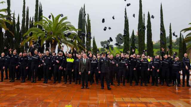 La promoción de policías locales que se graduaba este lunes.