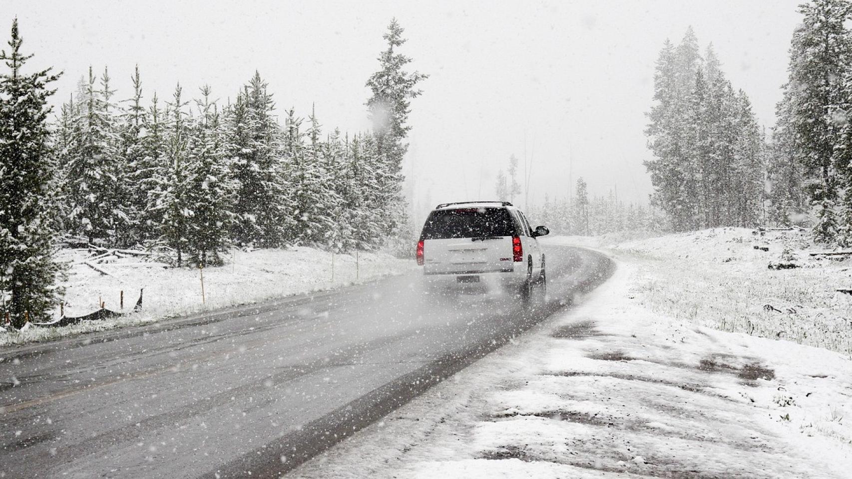 Las nevadas cierran tres carreteras de Castilla y León y activan el aviso amarillo en varias de alta capacidad