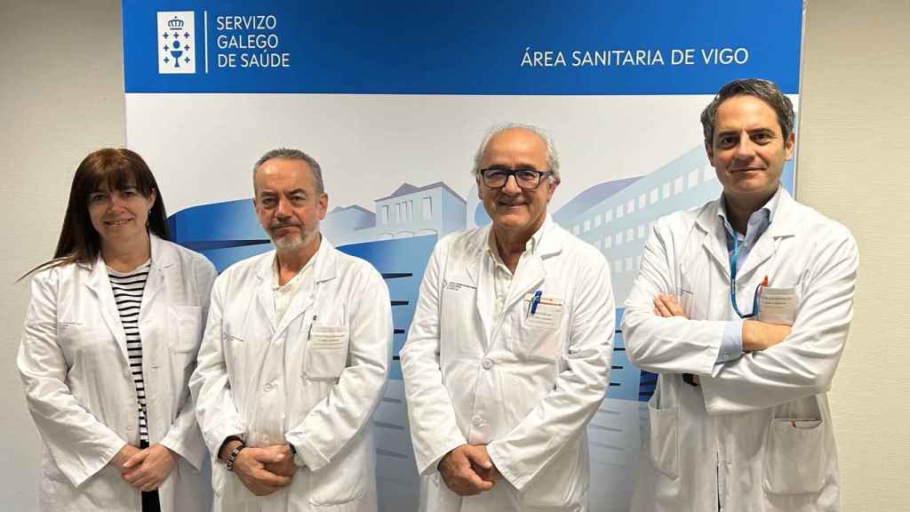 Los facultativos organizadores de las Jornadas Internacionales de Coloproctología de Baiona.