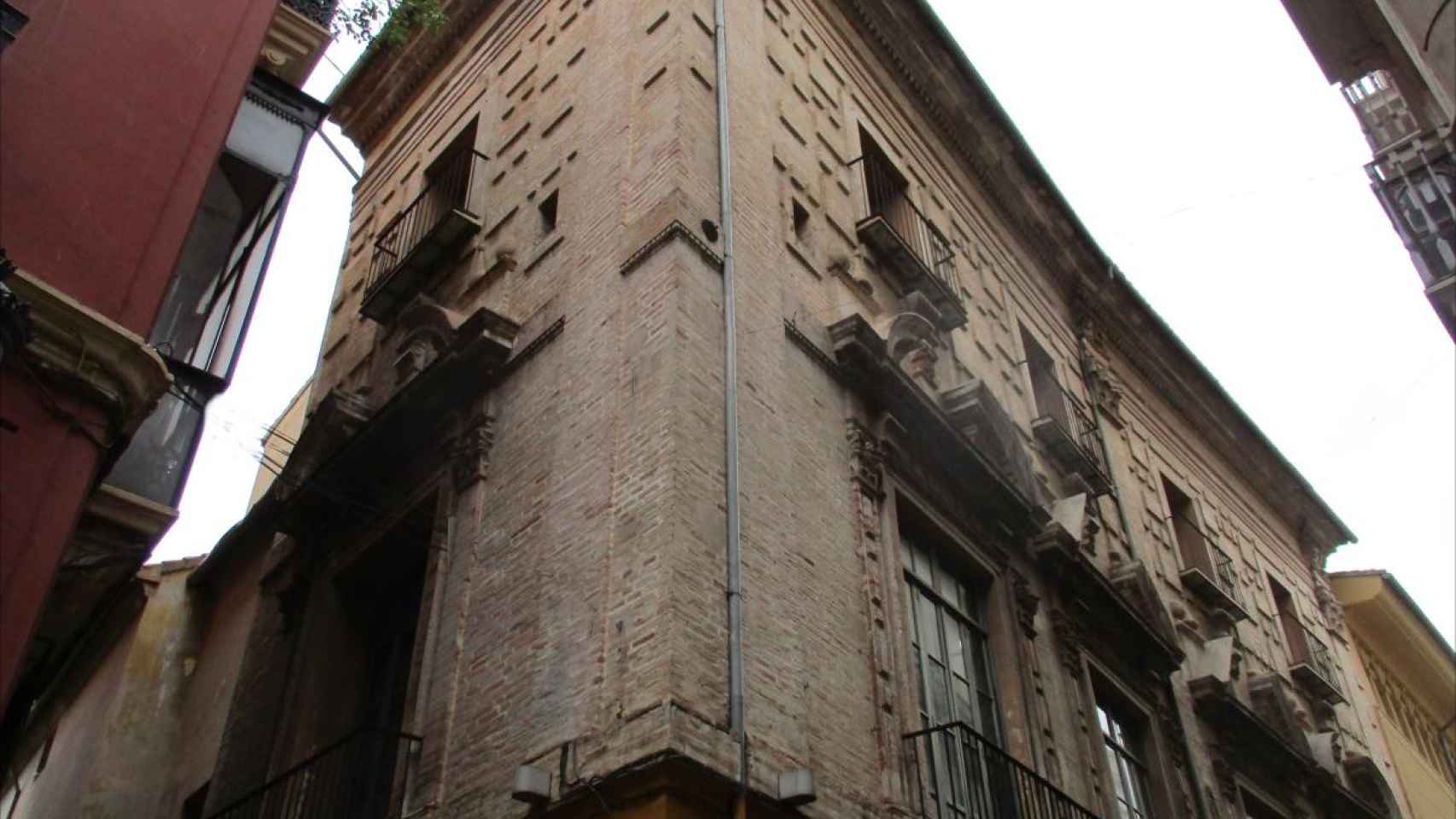 Fachada del Palacio de los condes de Alpuente. J. Diez