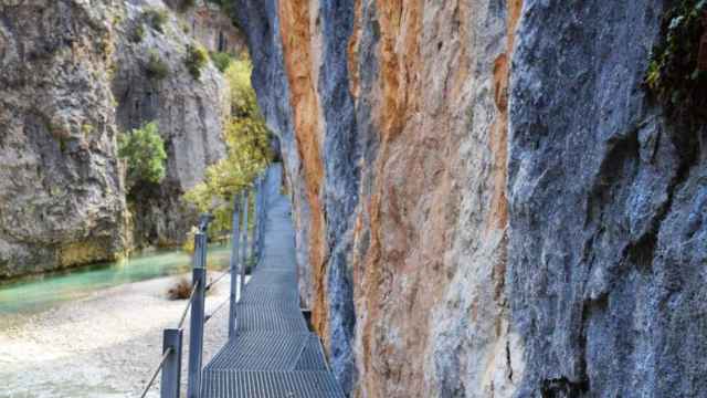 El sendero fluvial más bonito de España: camina por altísimas pasarelas en Huesca