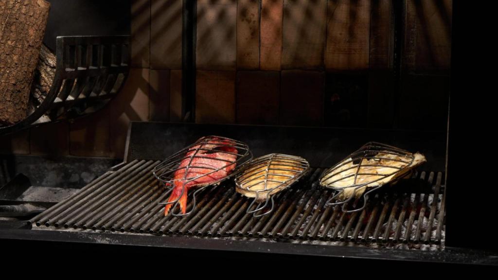 Pescado a la brasa, restaurante 'Flama' (Valencia). EE