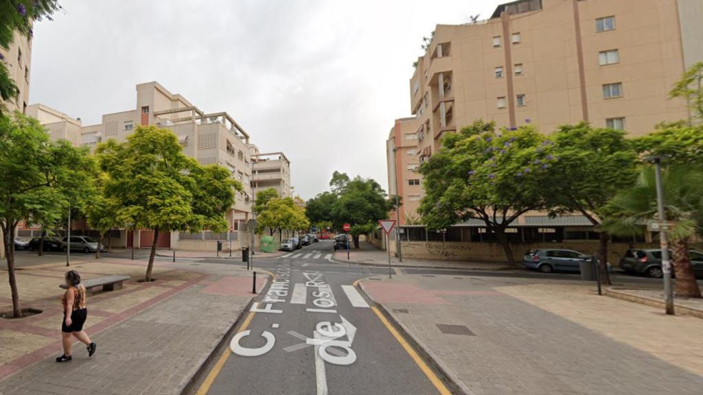 El incendio ha ocurrido en una vivienda de la calle Francisco Giner de los Ríos.