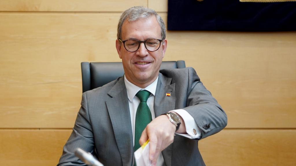 El consejero de Industria, Comercio y Empleo, Mariano Veganzones, en la comparecencia de este martes en las Cortes.