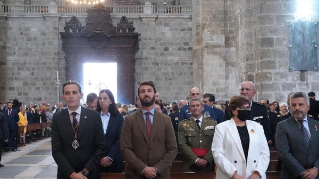 Juan García-Gallardo, vicepresidente de la Junta de Castilla y León, en el centro de la imagen