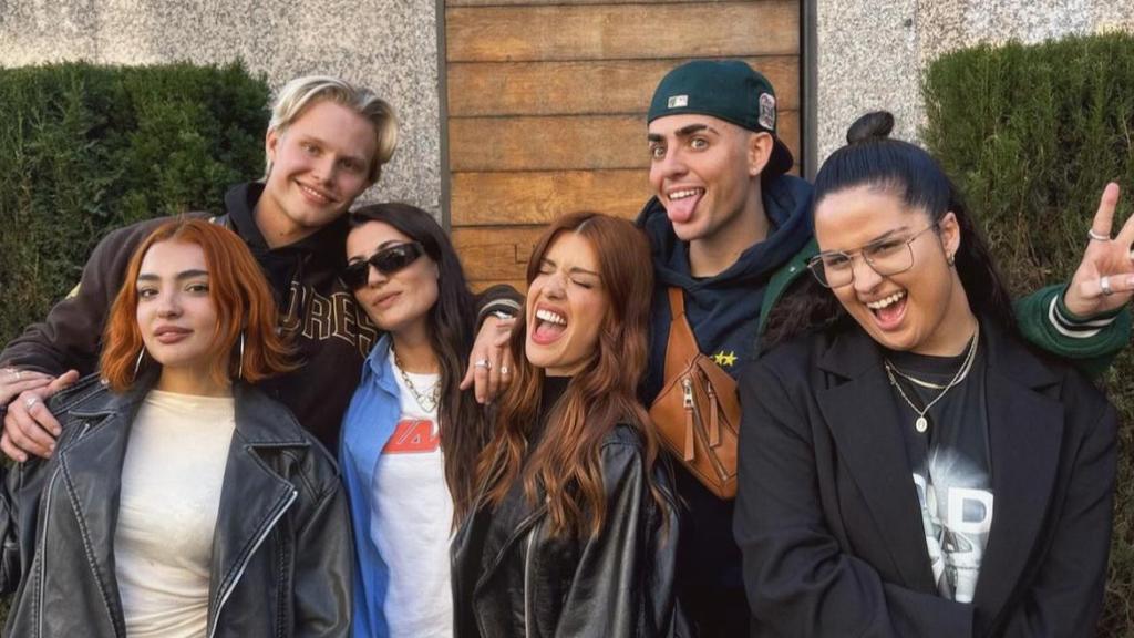 Dulceida junto a amigos y concursantes de 'Operación Triunfo'.