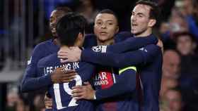 Los jugadores del PSG celebran el segundo gol de Mbappé frente a la Real Sociedad.