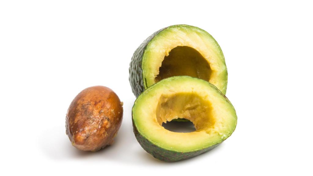 La semilla del aguacate es el remedio casero para combatir la celulitis.